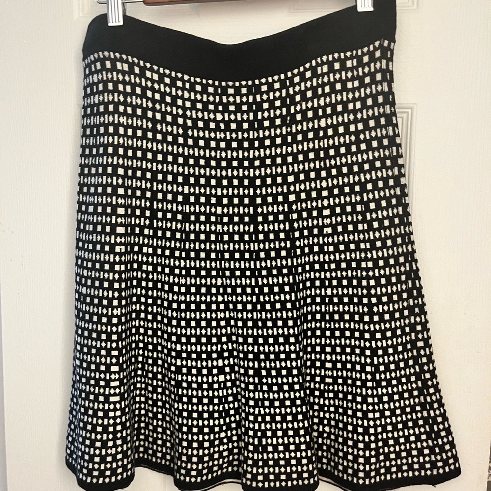 Max Studio Black and White Patterned A-Line Skirt